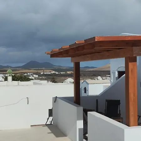 Rooftop With 360 Views To The Ocean And The Volcanoes Apartment *